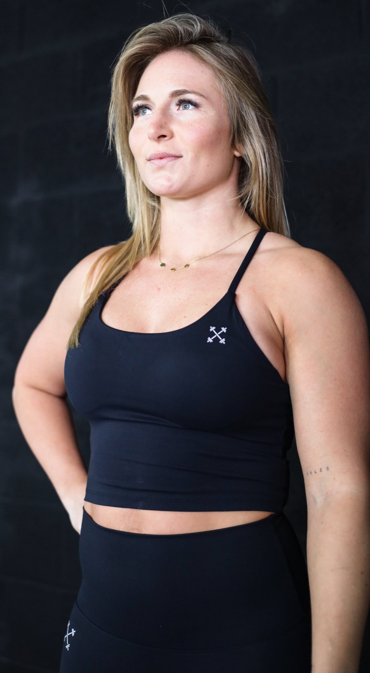 Woman Sport Bra Crossed Top