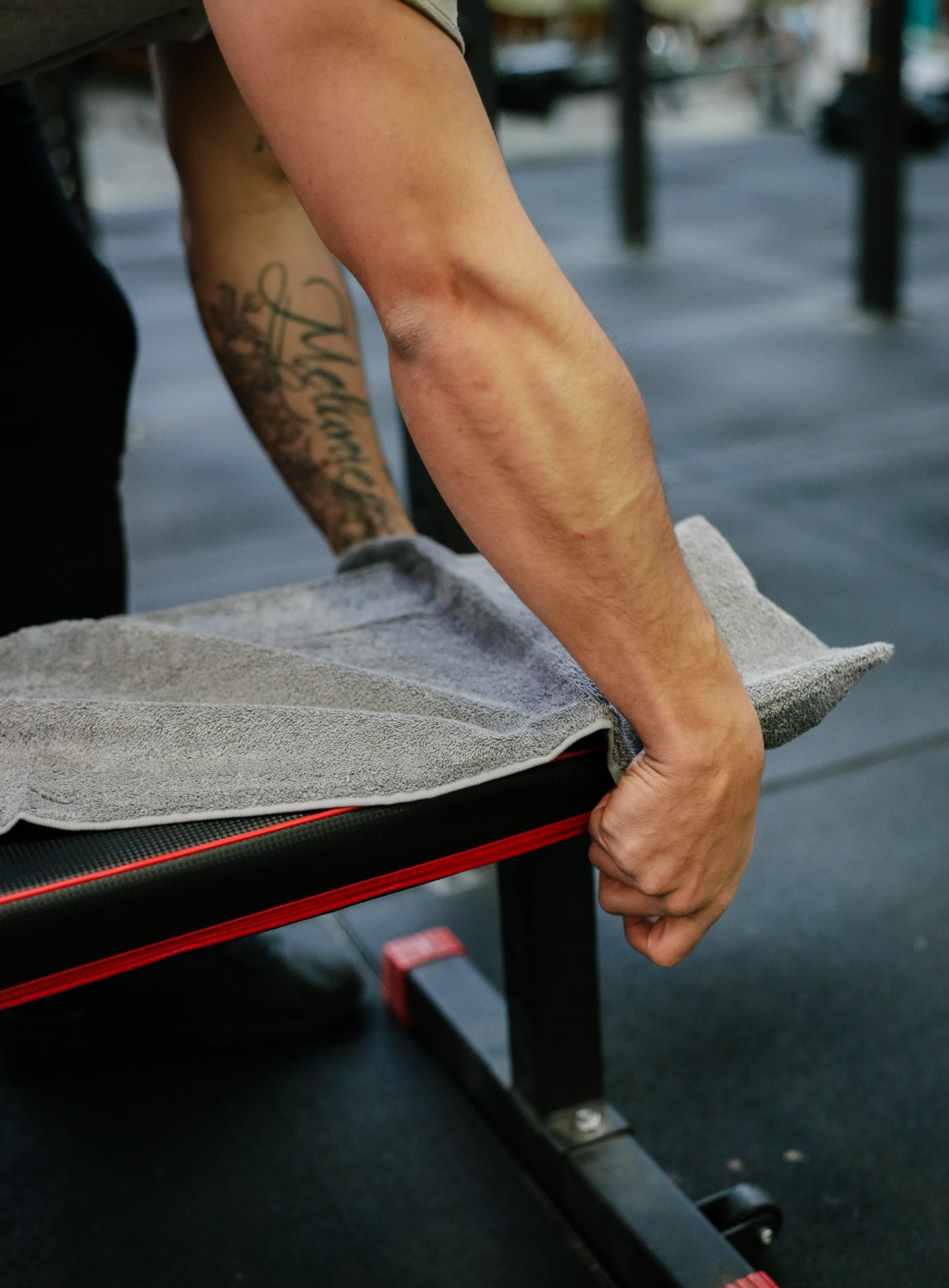 Gym Towel + Hanging Mangnet + Zipper Pocket
