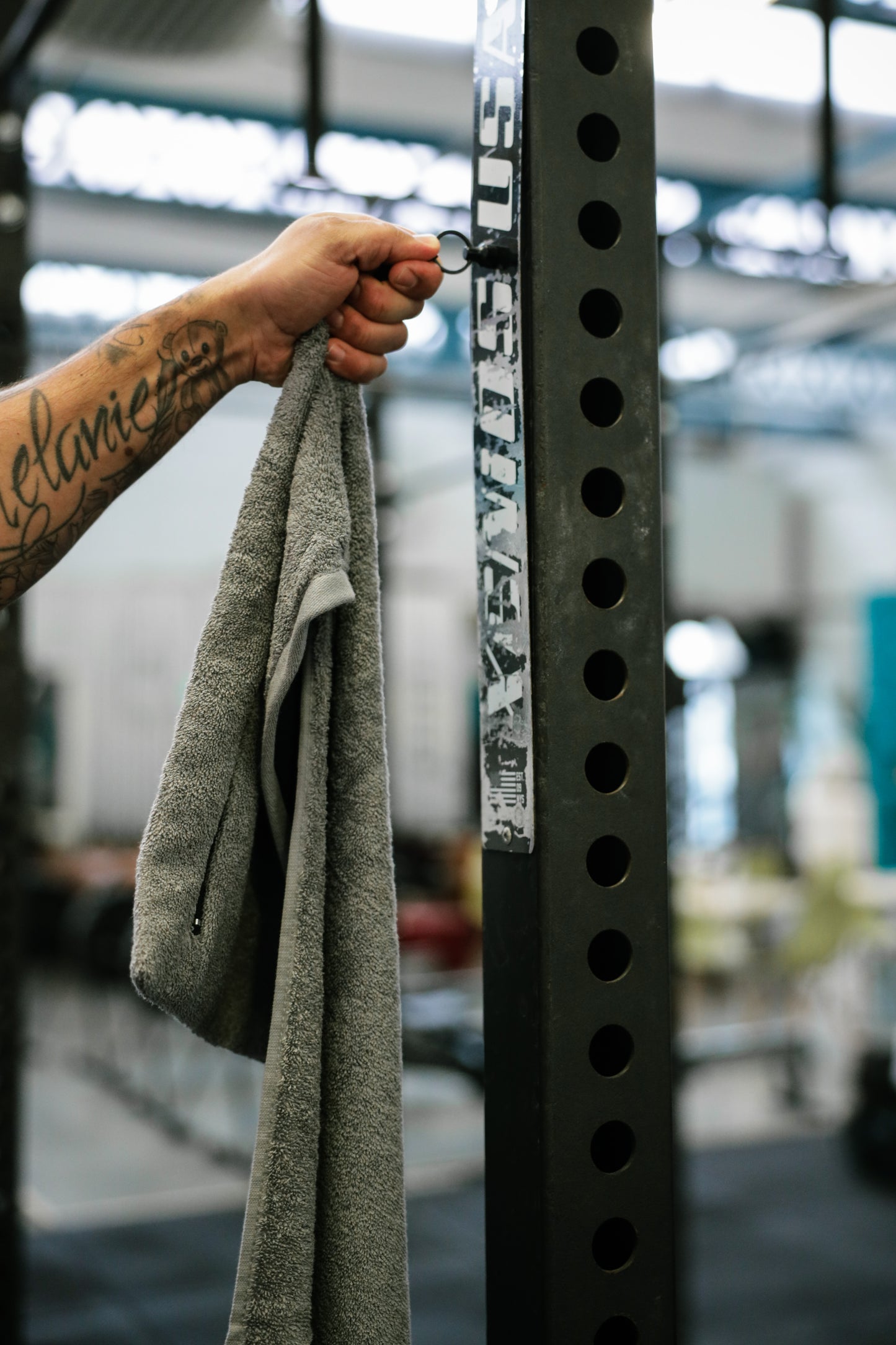 Gym Towel + Hanging Mangnet + Zipper Pocket