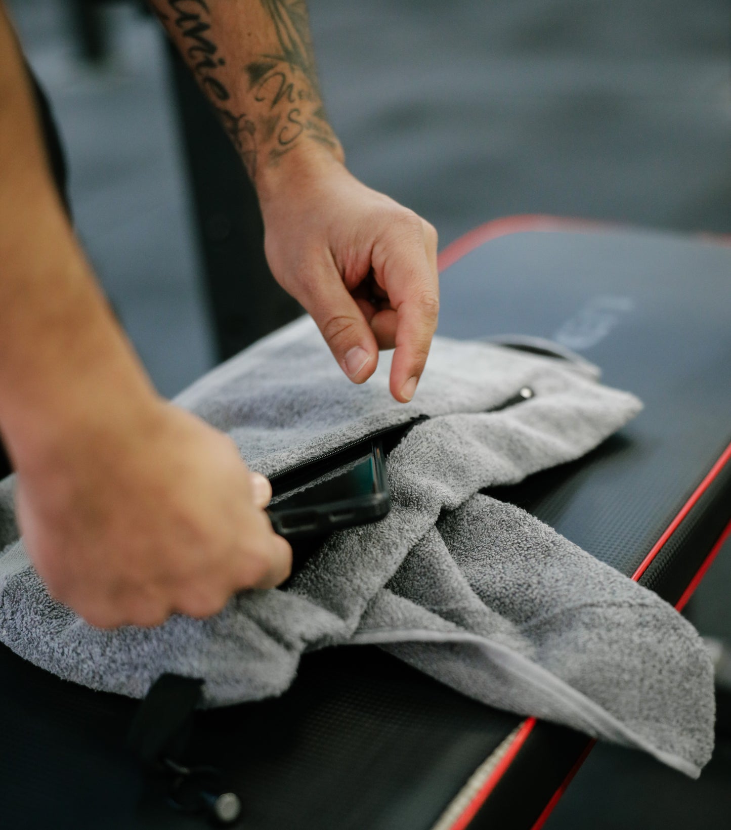 Gym Towel + Hanging Mangnet + Zipper Pocket